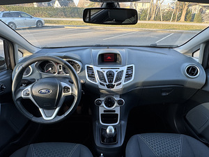 Ford Fiesta 1.6D, 2011a. (12 foto / 15)
