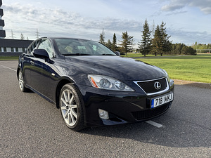 Lexus IS250 (3 фото из 15)