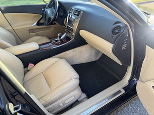 Lexus IS250 (9 фото из 15)