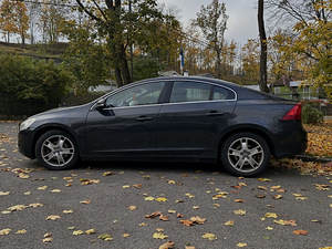 Volvo S60 2011 г. (4 фото из 12)