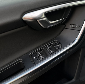 Volvo S60 2011 г. (11 фото из 12)