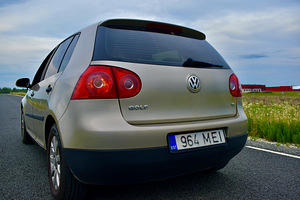 VOLKSVAGEN GOLF 2004 (5 foto / 10)