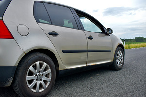 VOLKSVAGEN GOLF 2004 (7 foto / 10)