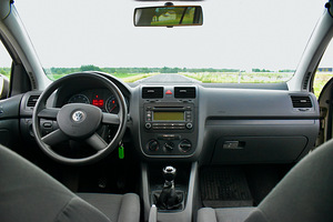 VOLKSVAGEN GOLF 2004 (10 foto / 10)