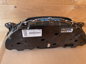 Audi A4 B7 Spido/Kellaplokk (2 foto / 2)