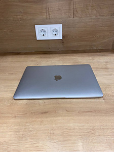 MacBook Air M1 2020, 256 GB, 8GB RAM (2 foto / 6)