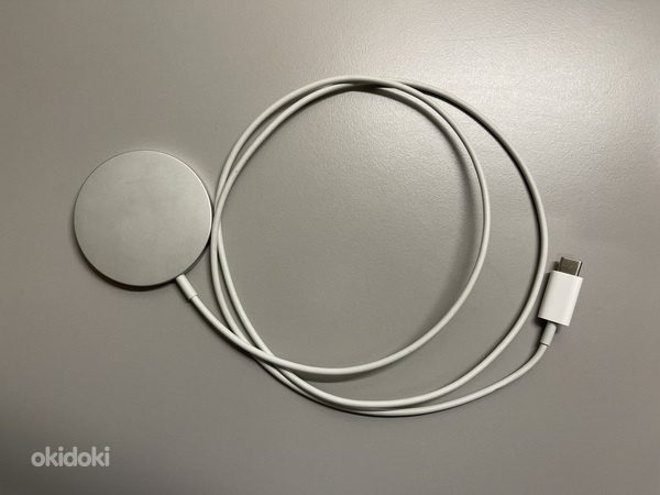 Беспроводная зарядная панель Apple MagSafe 15 Вт (фото #2)