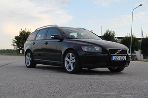 Volvo V50 (1 фото из 12)