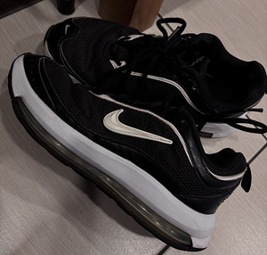 NIKE (1 foto / 4)