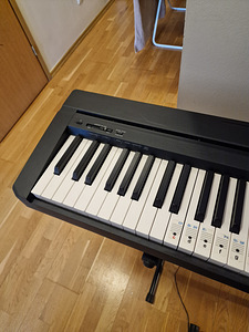 Yamaha дигитальное пианино / синтезатор (4 фото из 10)