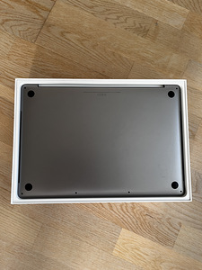 Apple Macbook Pro 2018 15.4" (4 фото из 4)