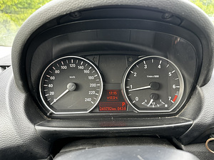 Продаю BMW 118i автомат (9 фото из 10)