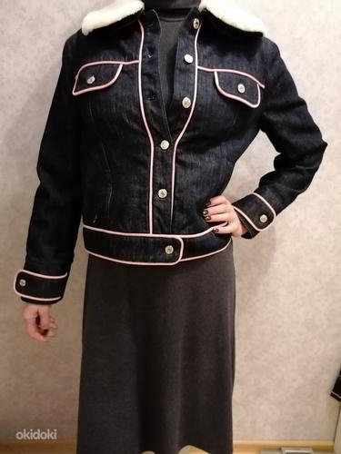 Moschino красивая джинсовая куртка с меховым воротником (фото #1)