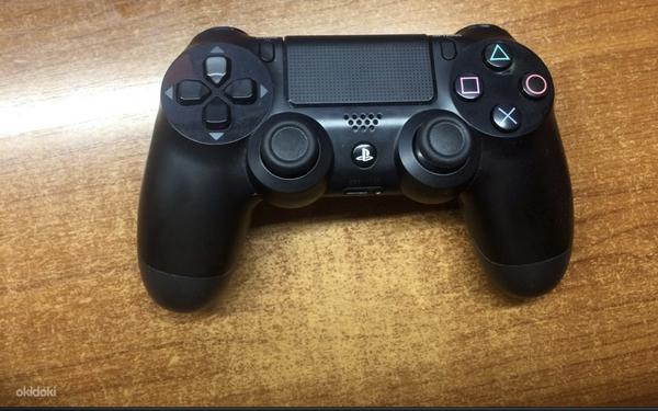 PlayStation 4 + 3 игровых геймпада. (фото #2)