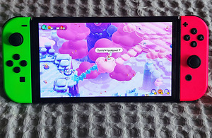 Nintendo Switch OLED + JOYCONS + SUPER MARIO BROS. WONDER (2 foto / 3)