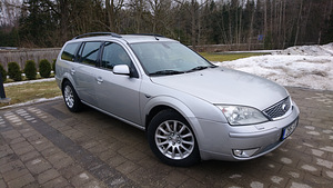 Ford Mondeo Ghia (12 foto / 12)