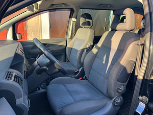 Volkswagen Sharan (6 foto / 9)