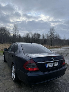 MERCEDES-BENZ E220 CDI (4 foto / 6)