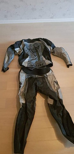 Dainese kaheosaline sõidukombe + kindad Alpinestars (3 foto / 3)