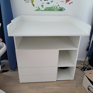 Ikea пеленальный столик (1 фото из 4)