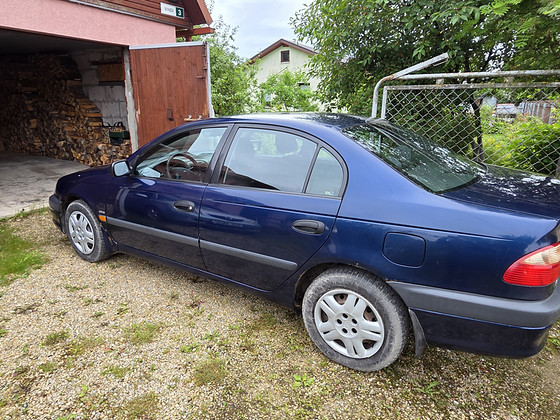 Toyota Avensis 1.6 , 81 kW, 2003