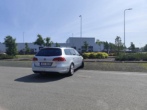 Volkswagen Passat (13 foto / 14)