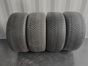 Goodyear Vector4Seasons 225/40 R18 (1 foto / 8)