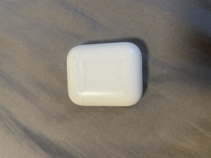Airpods (2 фото из 3)