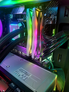 I5 11400 / Radeon VII / RGB / Custom Water loop / 16gb RAM (10 foto / 10)