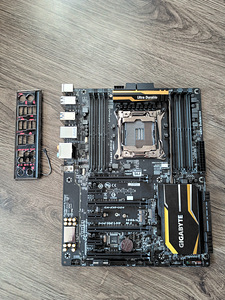 X99 2011-3 socket emaplaat / Gigabyte GA-X99-UD4 ver1.1 (1 foto / 4)