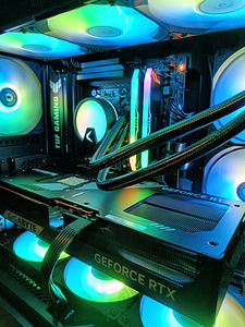 Ryzen 7 9800X3D / RTX 5090 / 2TB M.2 / AIO / WINDOWS 11 (6 foto / 10)