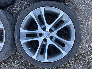 Оригинальные диски 5x108 Volvo с летними шинами (5 фото из 5)