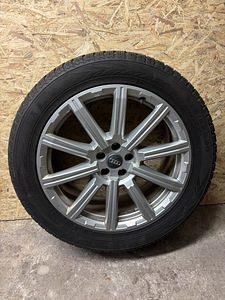 Литые диски Audi Q7 5x112 20" + шины (4 фото из 5)