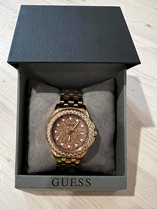 Продам оригинальные водонепроницаемые часы Guess. (6 фото из 6)