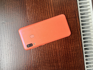 Samsung Galaxy A20e (32GB) (2 foto / 3)
