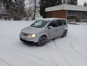 Vw Touran 1.9tdi, 6K-механика, 7 мест (1 фото из 9)