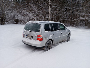 Vw Touran 1.9tdi, 6K-механика, 7 мест (6 фото из 9)