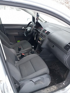 Vw Touran 1.9tdi, 6K-механика, 7 мест (7 фото из 9)
