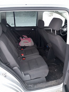 Vw Touran 1.9tdi, 6K-механика, 7 мест (8 фото из 9)