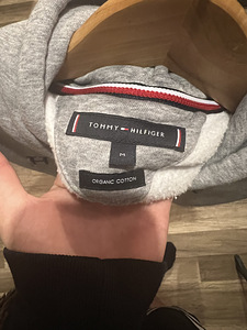 Продам худи TH (3 фото из 3)