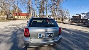 Toyota Avensis 2.0 d4d (5 foto / 8)