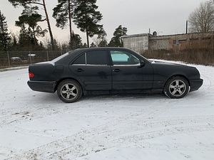 Mercedes Benz e250d manual (6 foto / 7)