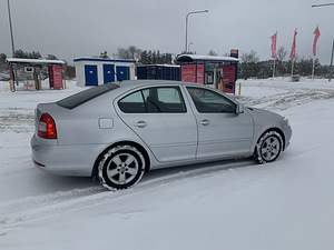 Skoda Octavia (6 фото из 11)