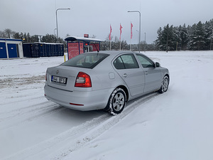 Skoda Octavia (8 фото из 11)