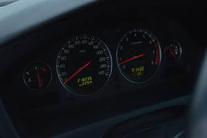 Volvo S60 2.5T (7 foto / 12)