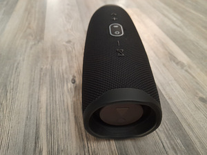 JBL Charge 4 (4 фото из 5)