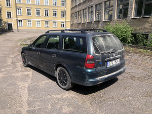 Opel Vectra Caravan (4 foto / 6)