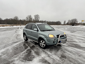 HYUNDAI TUCSON (2 foto / 10)