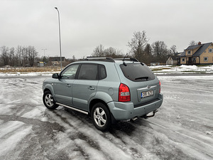 HYUNDAI TUCSON (4 foto / 10)