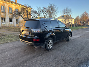 Mitsubishi Outlander (3 фото из 11)